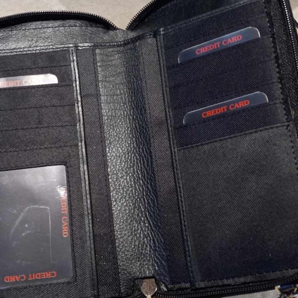 BLACK LEATHER Double Zip Ring Crossbody Wallet On A String NWOT - Picture 9 of 10